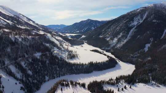 新疆阿勒泰地区喀纳斯景区雪景航拍