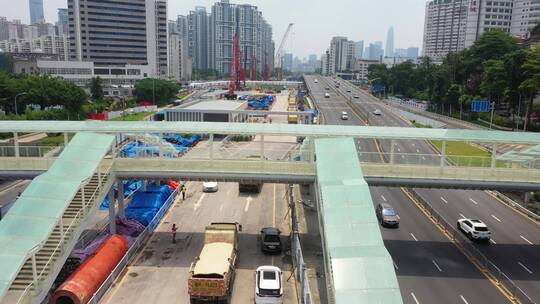 航拍泥头车工地装土道路上行驶