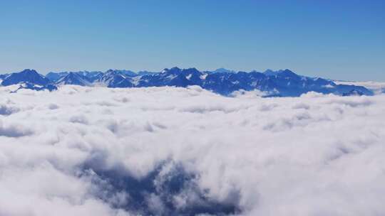 4k航拍森林草原雪山云海