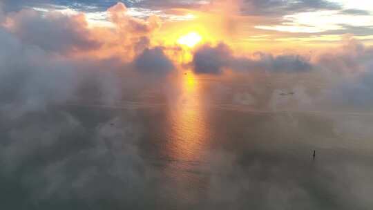 云海航拍海天日出天际浩瀚阳光海面俯瞰大海