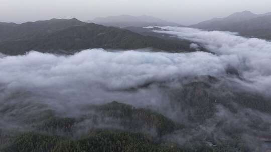 湖北黄冈罗田大别山天堂湖湖面晨雾云海