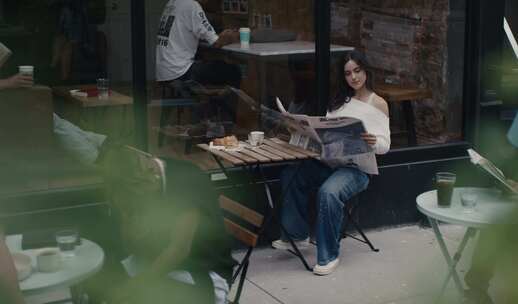 咖啡馆，坐，报纸，阅读