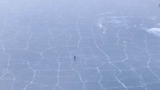 冬季湖水冰面