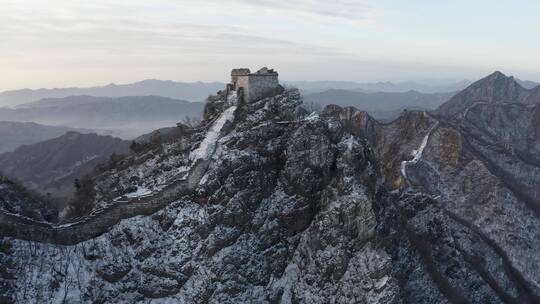 北京怀柔箭扣长城冬季雾凇雪景寒冷覆盖航拍