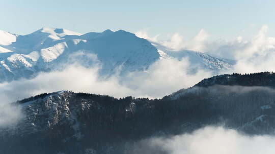 户外云雾雪山之巅4k