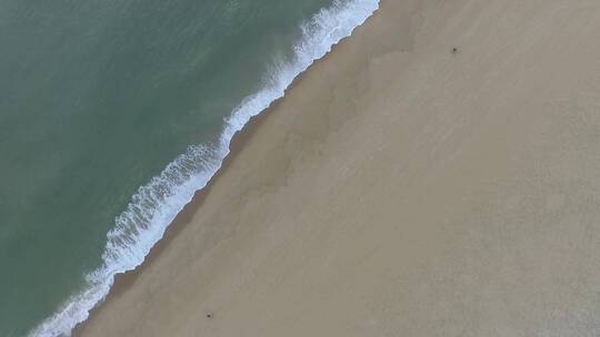海滩和大海的无人机镜头