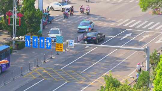 车辆 马路 行驶 车流 交通电动车 骑行