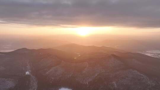 航拍寒冬山区山林雪景暮色