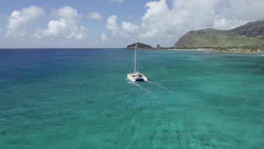 海浪拍打大海航拍