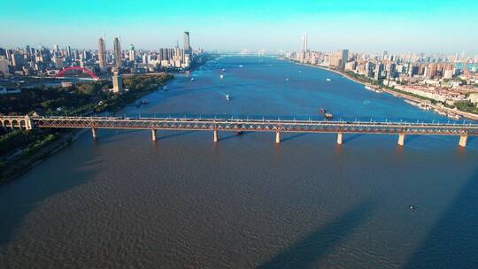 多镜头武汉长江大桥和武汉长江二桥航拍