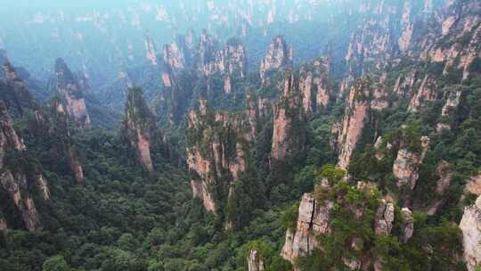 航拍湖南湘西旅游张家界奇峰巨石自然风景