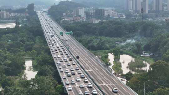 虎门大桥假期返程车流高峰