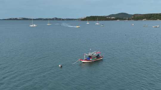 泰国苏梅岛海湾渔船游艇海滨风光航拍