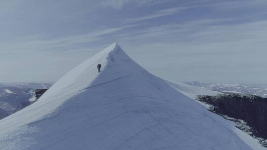 攀登雪山2