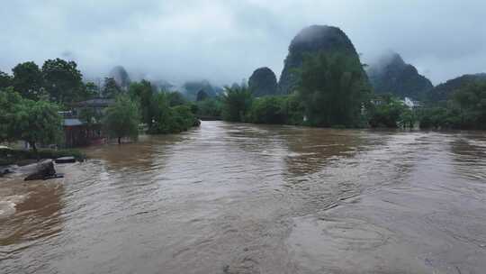 桂林阳朔暴雨漓江遇龙河河水暴涨