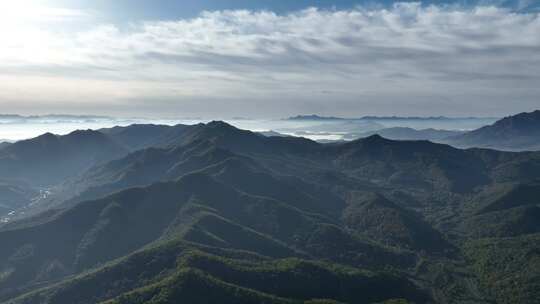 航拍4K晨曦中的千山山脉