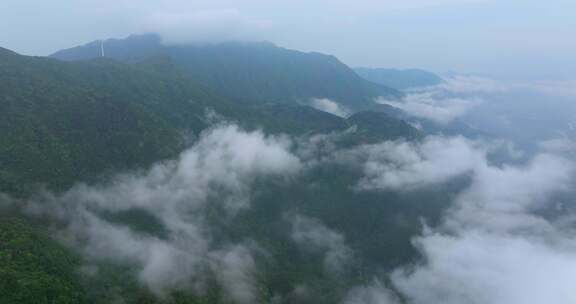 航拍广东茂名信宜云开山石镬坳山间云海