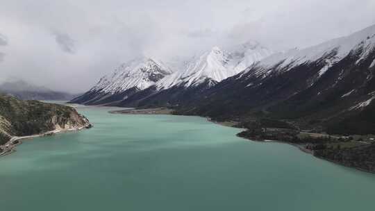 西藏八宿G318然乌湖雪山自然风光航拍