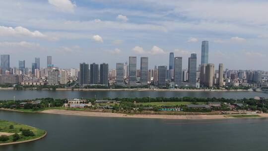 湖南长沙湘江边高楼建筑航拍视频素材模板下载