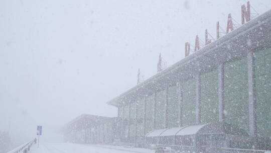 大连机场大雪