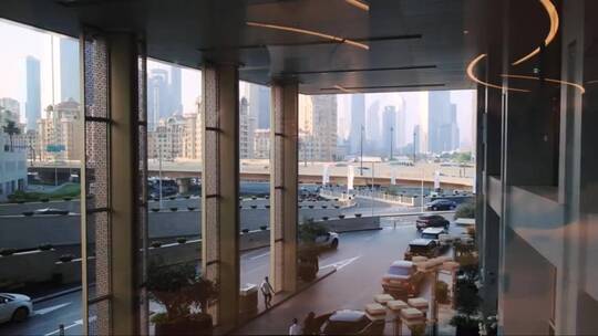 迪拜阿联酋—从酒店窗口观看繁忙的城市交通