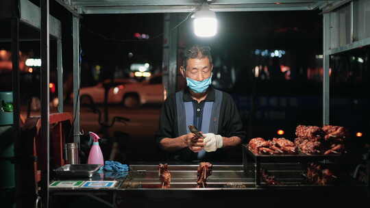 夜市小吃烤肉人间烟火眼肉串摆摊美食烹饪