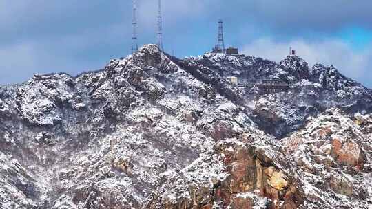 航拍山东文登昆嵛山泰礡顶雪景视频素材模板下载