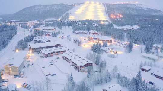 冬季滑雪场全景俯瞰