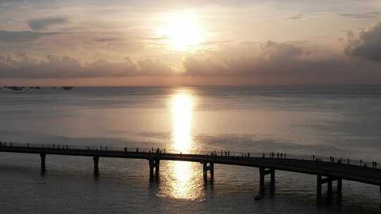 北海海上栈道航拍海边日落晚霞