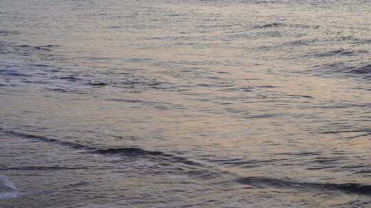 沙滩海水特写潮汐浪花拍打海岸海边涨潮退潮