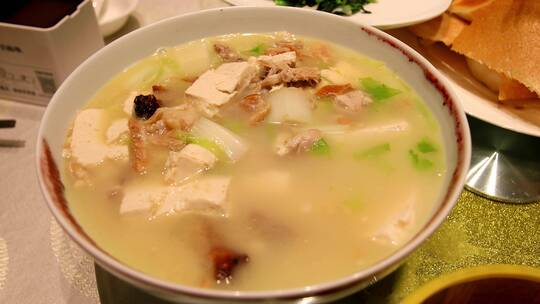 北京烤鸭之鸭架豆腐汤视频素材