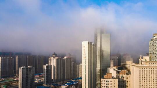 云海中的大连中山广场