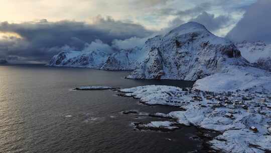 挪威罗弗敦群岛北极圈雷纳冬季雪景高空航拍