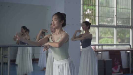 舞蹈室2 跳舞 现代舞 教学 美女跳舞视频素材模板下载