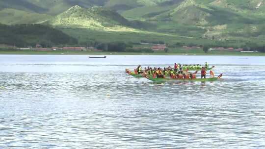 湖上龙舟比赛画面