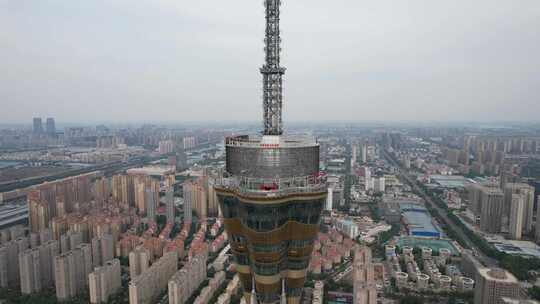 高空俯瞰城市与地标电视塔全景