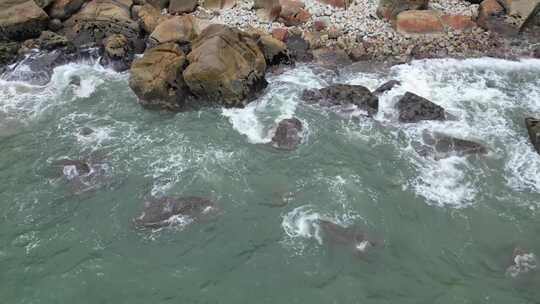 海浪礁石大海波浪航拍