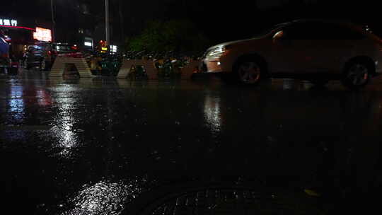 雨夜车流