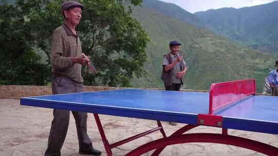 云南丽江宝山石头城村民打乒乓球