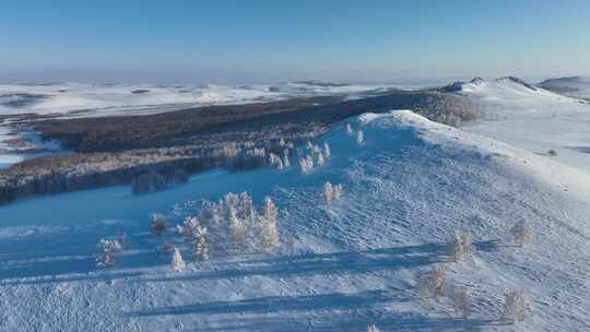 大兴安岭丘陵山地寒冬雪景