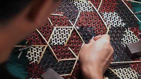 竹编传承人手艺人手工制作装饰画工艺品艺术