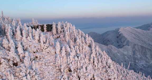 高清实拍瓦屋山冬天雪景雪山森林