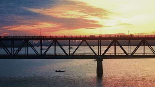 杭州钱塘江大桥日出晨跑钱塘江日出