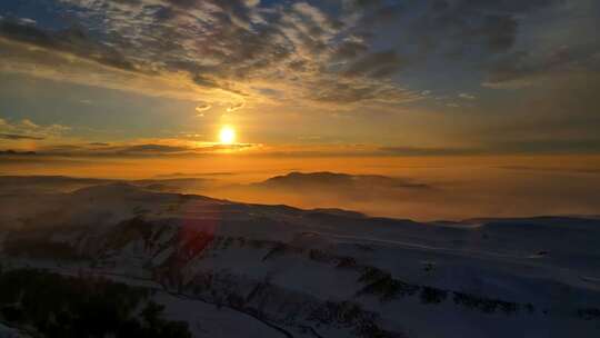 冬季夕阳天山