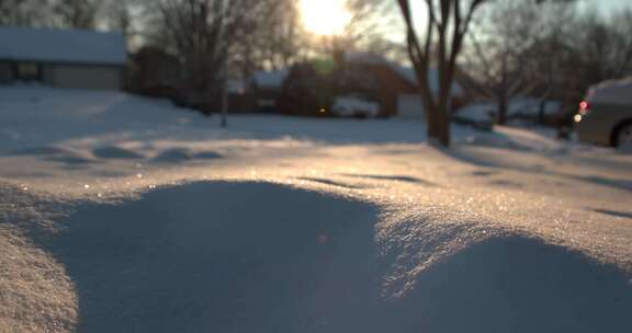 地面上的雪特写