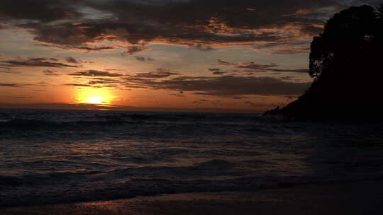 夕阳落日和海面的倒影