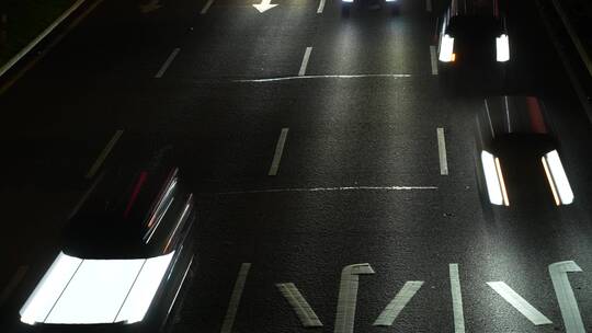 夜晚城市道路车轨车流