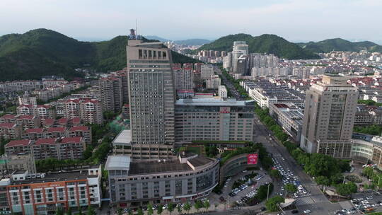 台州椒江方远集团大楼从右往左环绕航拍视频素材模板下载