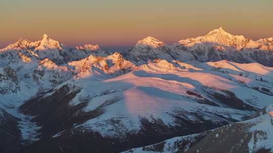 航拍梅里雪山