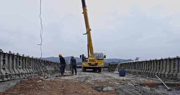 4K实拍工地农民工修路修桥建筑工地